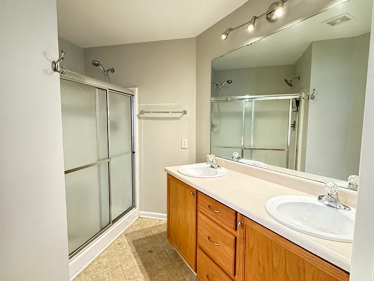 5209 Moss Hill Dr — Photo 14