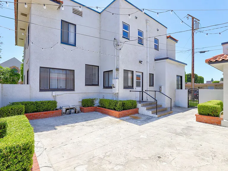 811 E Chapman Ave — Photo 3