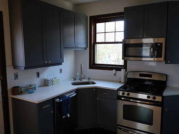 3rd image of 3415 Linwood Ave