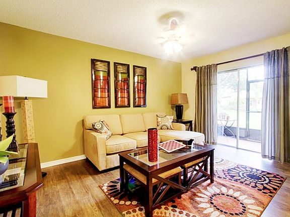 2nd image of 1913 Woodhaven Cir