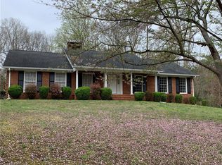 603 Valley Rd, Thomasville, NC 27360