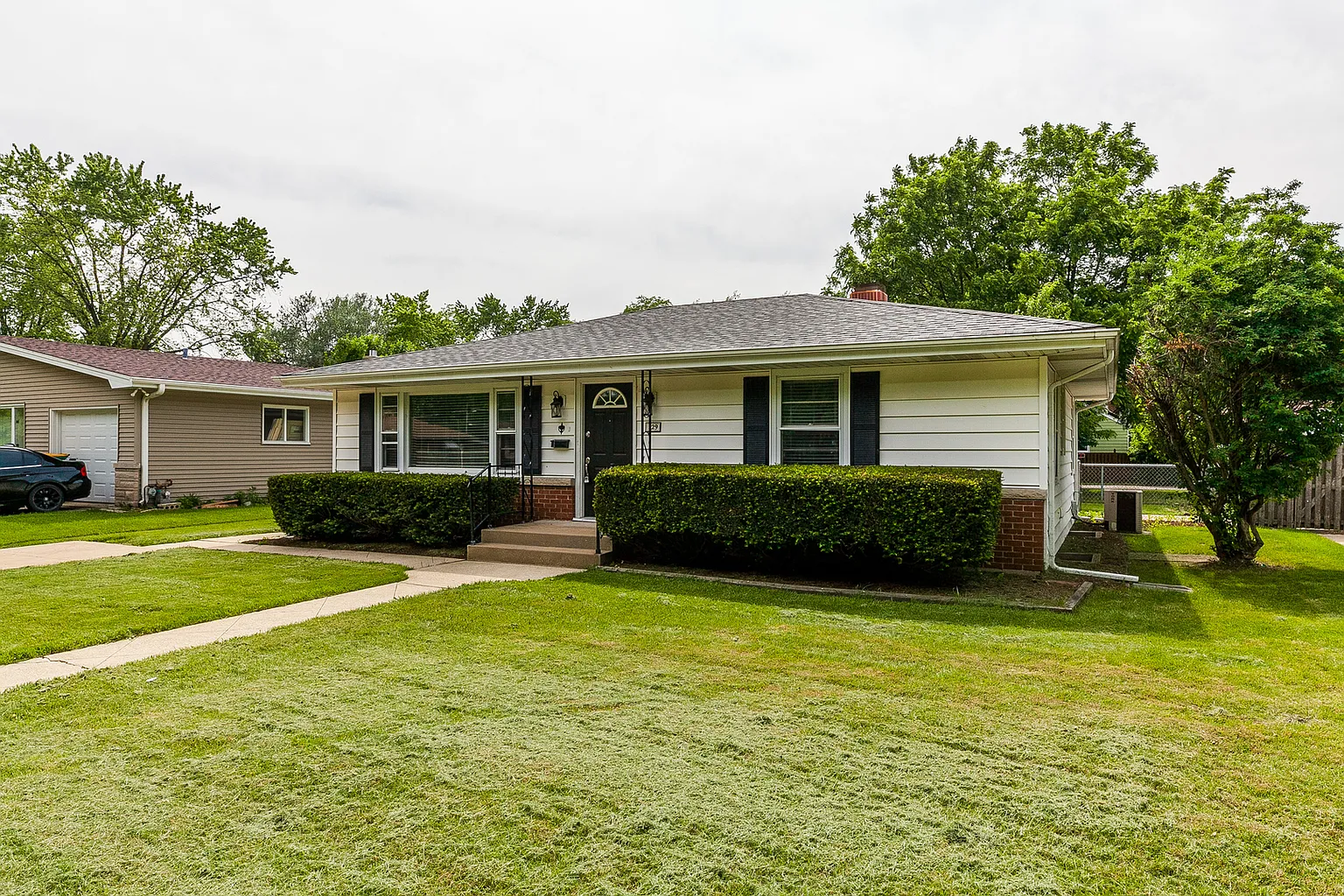 129 Reedwood Dr photo 1