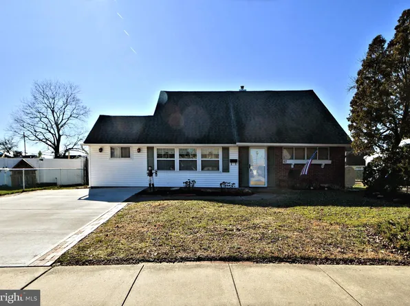 67 Jonquil Ln, Levittown, PA 19055