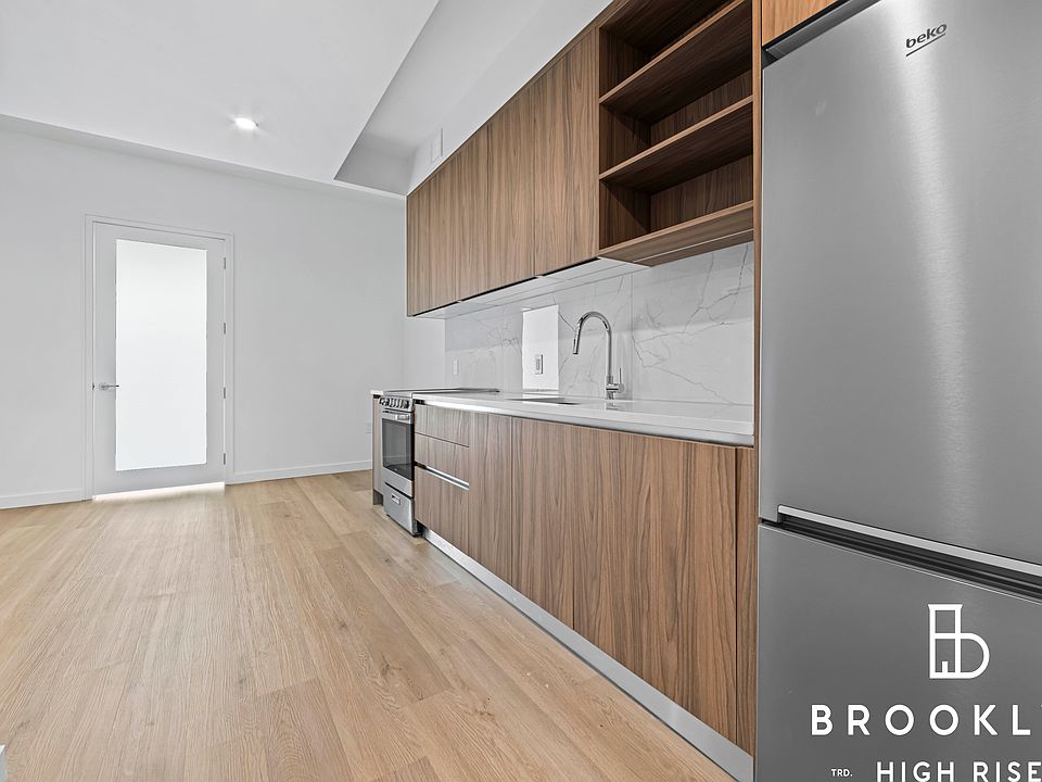 1st image of 50 E 10th St #558