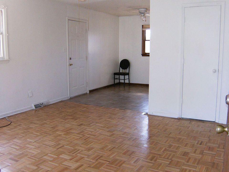 2nd image of 10 Simmons Ct