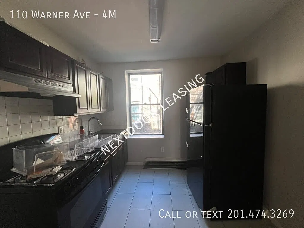 110 Warner Ave — Photo 2