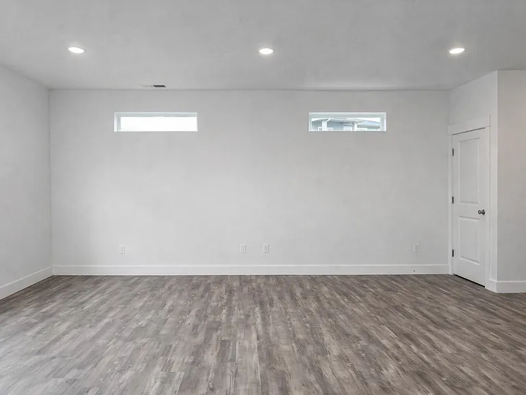 5846 W 40th Ct — Photo 3