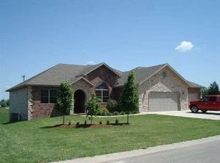 461 Prairie Ridge Dr, Lebanon, MO 65536