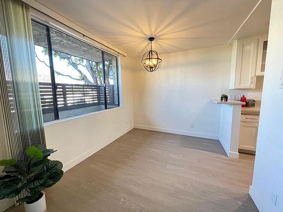5th image of 14424 Magnolia Blvd