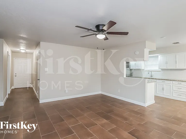 10819 Sagewind Dr — Photo 2