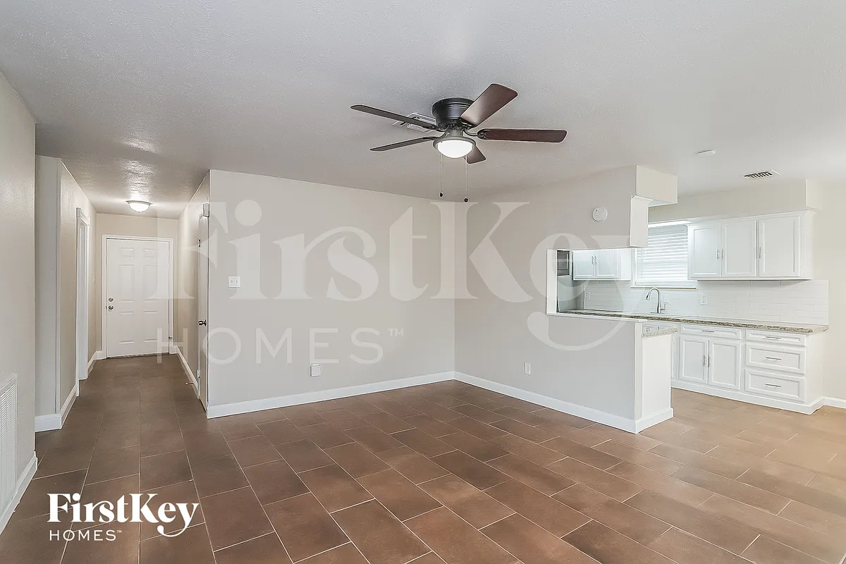 Building Photo - 10819 Sagewind Dr
