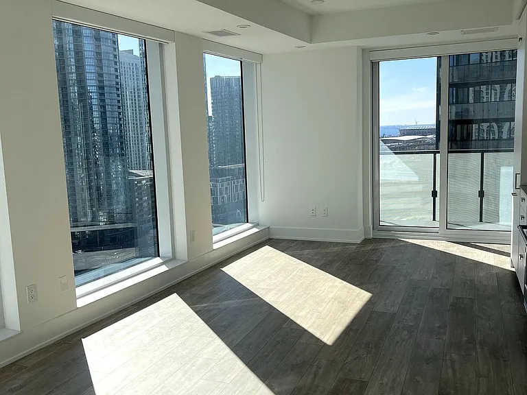 470 Front St W #1113 — Photo 1