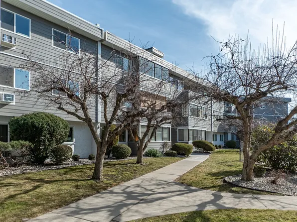445 All Star Ct Unit 302, Kelowna, BC V1X 5N7