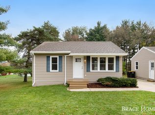 380 Summit Ave NE, Rockford, MI 49341