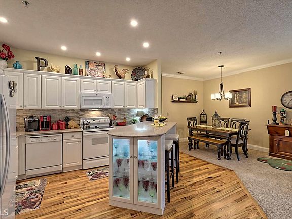 2nd image of 94 Gleneagle Ct Unit 201