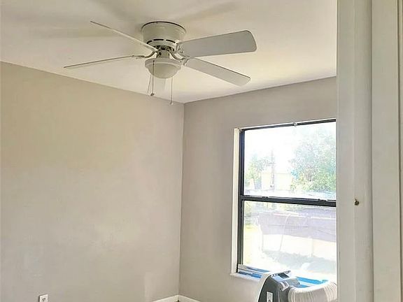 2nd image of 506 SE 26th St