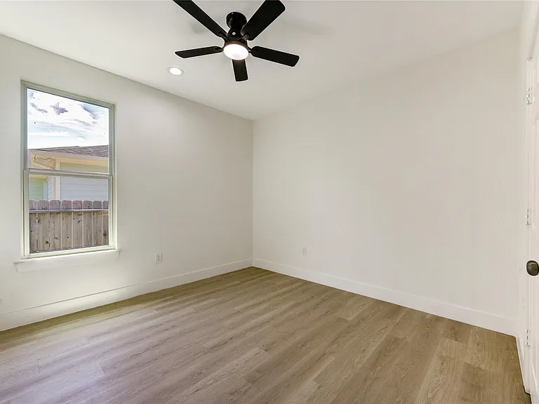 508 Georgia St — Photo 32