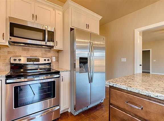 4th image of 4268 Hilldale Dr