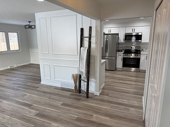 4th image of 7077 E Jefferson Dr