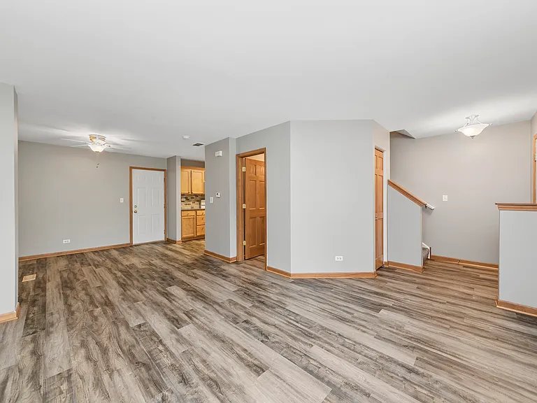 690 Lincoln Station Dr — Photo 6