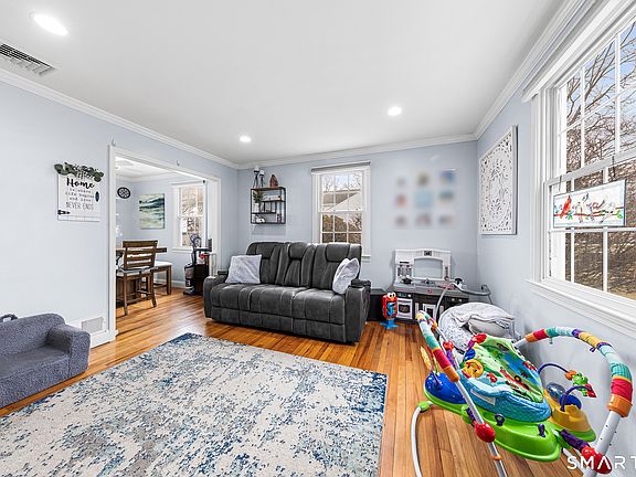 2nd image of 163 Sylvan Knoll