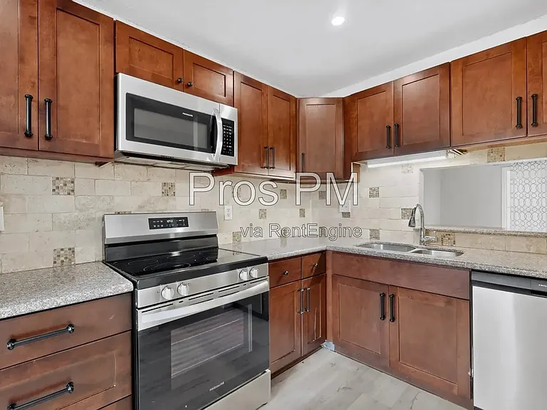 734 W Collins St — Photo 8