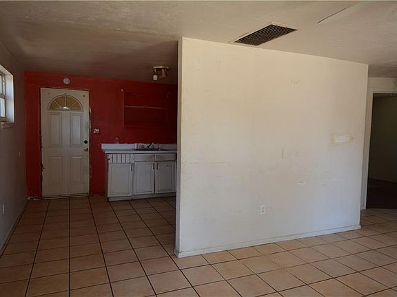 4th image of 2950 Palmadelia Ave