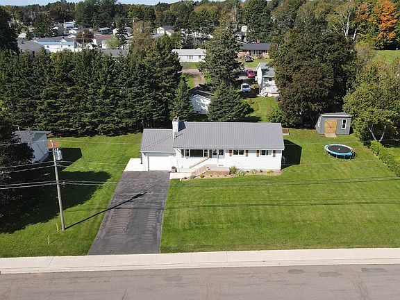 4th image of 26 Macdougall Dr