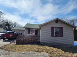 3943 Parker Rd, Fort Gratiot, MI 48059