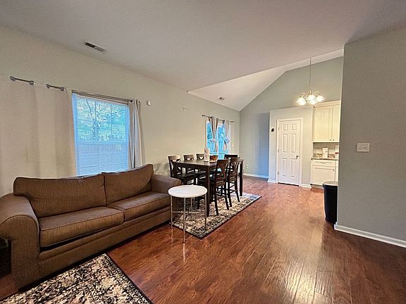 5th image of 1518 Delevan St