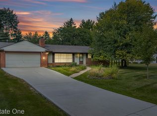 28423 Cumberland Dr, Farmington Hills, MI 48334