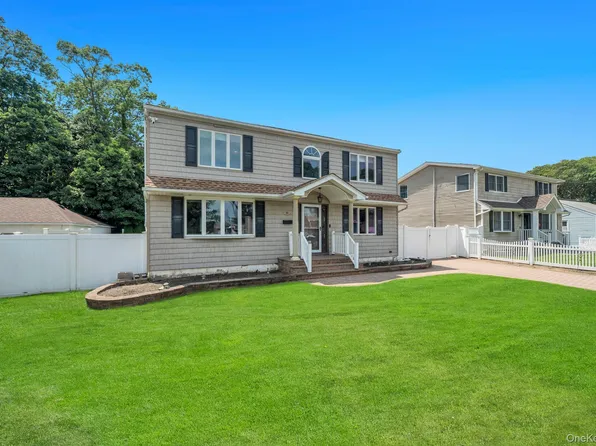 24 Worden Place, West Babylon, NY 11704
