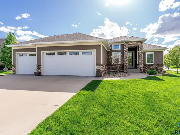 166 Saddlebrook Ct, Dakota Dunes, SD 57049