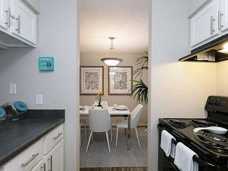 City Crest Apartments — Photo 96