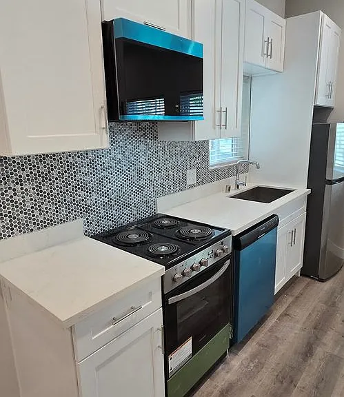 1462 S Shenandoah St — Photo 2