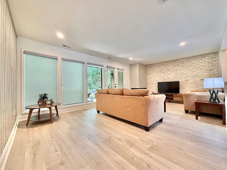 907 Oak Tree Dr — Photo 6