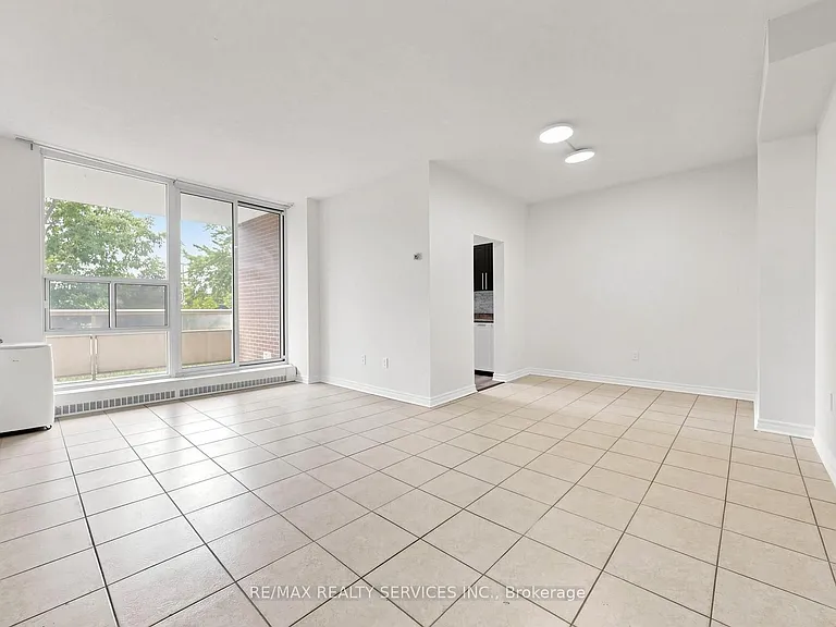 175 Hilda Ave #102 — Photo 8
