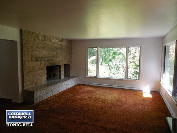 5th image of 20 Oaklane Dr