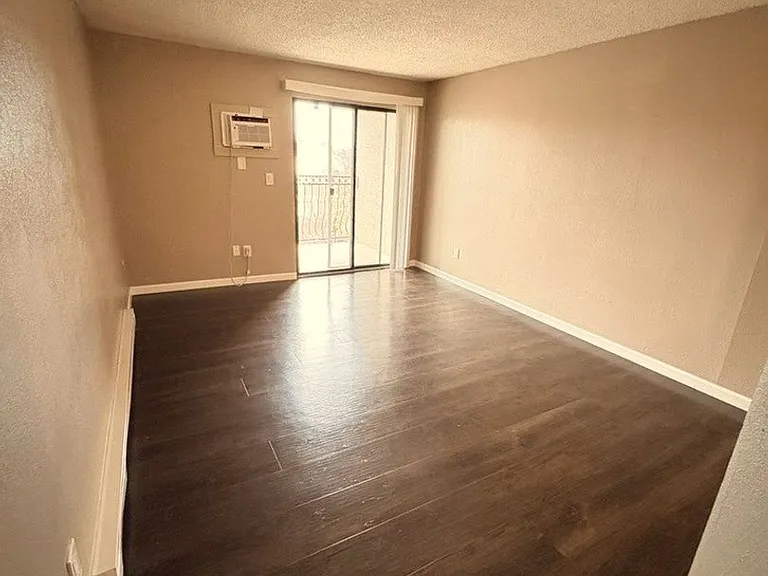 1318 W Mallon Ave — Photo 4