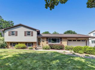 1633 Willard Ter, De Pere, WI 54115
