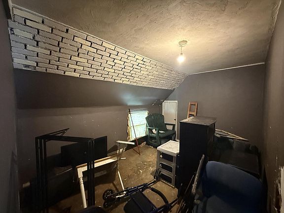3rd image of 2527 W Monroe STREET