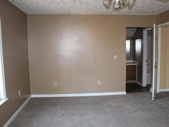 5th image of 2422 Highland Ln
