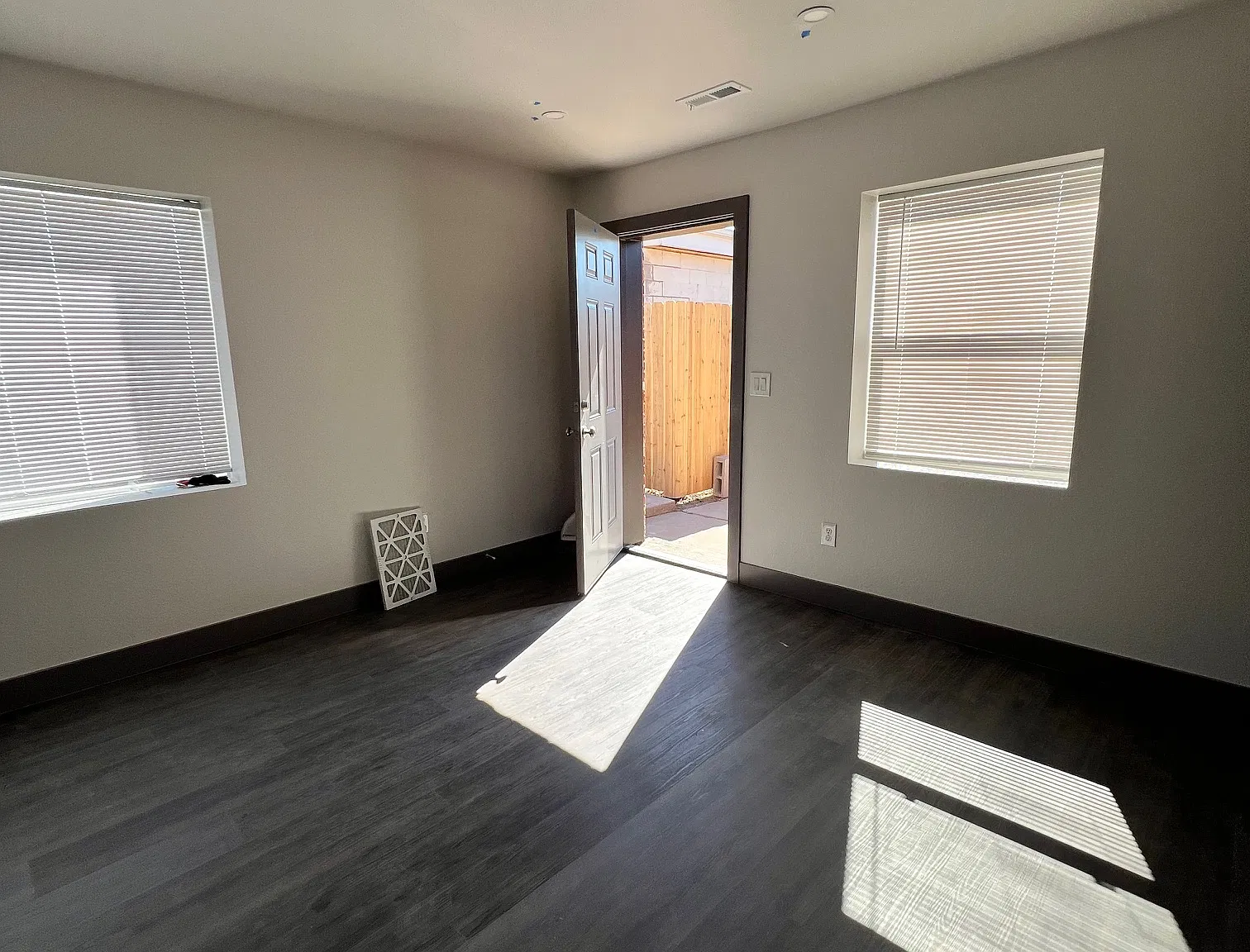 2 bed, 900 sqft, $2,200 — Photo 1