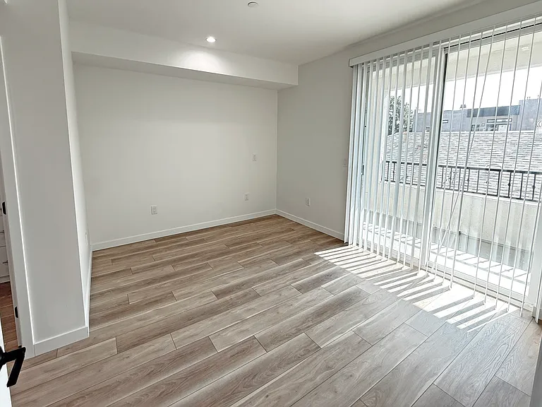 10934 Peach Grove St #201 — Photo 64
