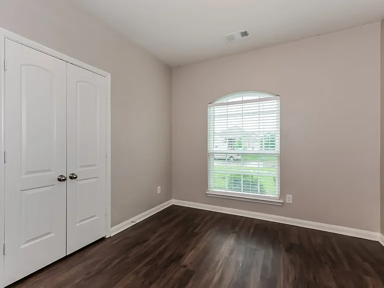 4144 Tower Ln — Photo 15
