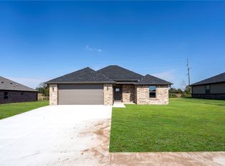 1123 Center Court Cir, Grove, OK 74344