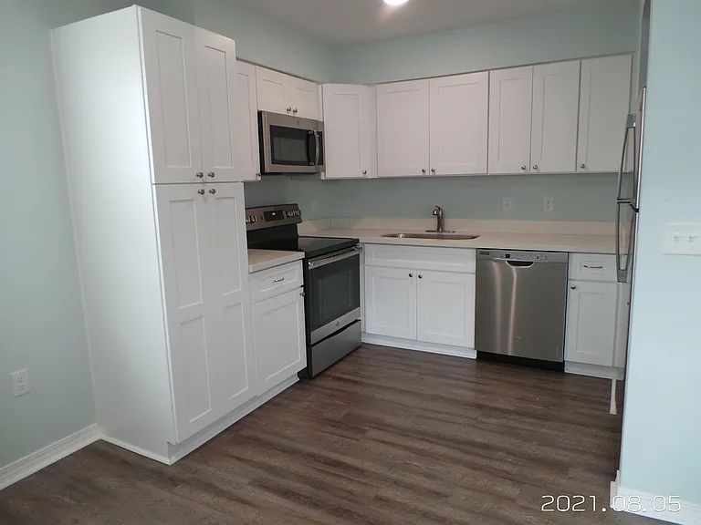 723 S Berthe Ave #9 — Photo 2