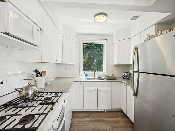 3rd image of 20 Terry Dr