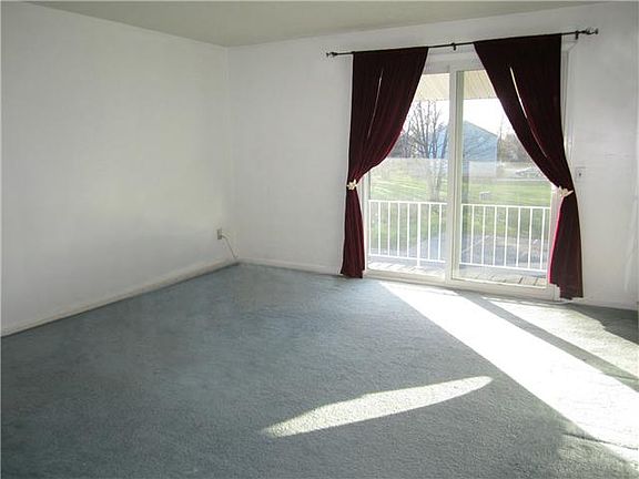 5th image of 69 Southfield Dr