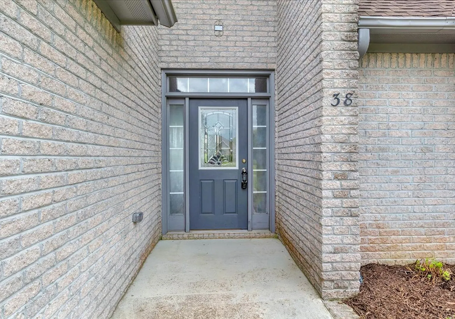 4 bedroom, 3 bath brick home located on the 16th green of Castle Bay Country Club — Photo 4